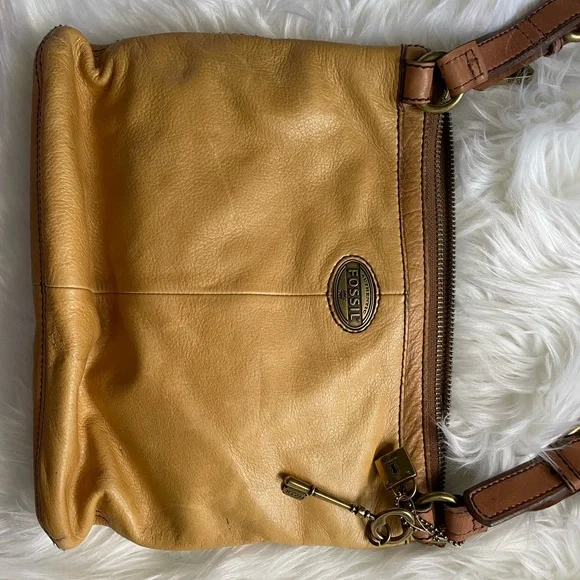 Fossil Tan Yellow Leather Crossbody Purse, Vintage with Adjustable Strap - Picture 5 of 12